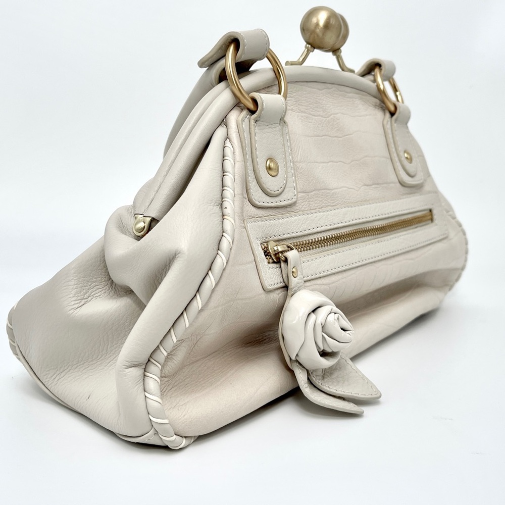 VINTAGE & RARE 
Fiore by Isabella Fiore Y2K Cream Leather Hobo 3D Roses Appliqué - Picture 6 of 12